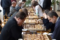 3½:4½ – der Tabellenführer gewinnt 3½:4½ – der Tabellenführer gewinnt